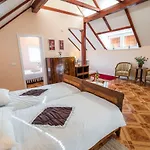 Дом отдыха Zupan With Hot Tub *