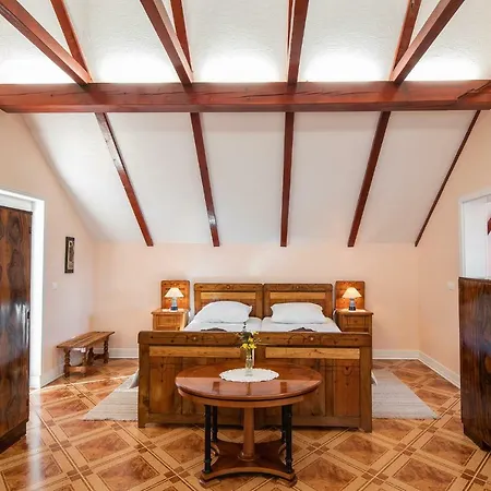 Zupan With Hot Tub Počitniška hiša