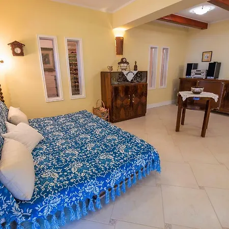 بيت للعطل Zupan With Hot Tub *