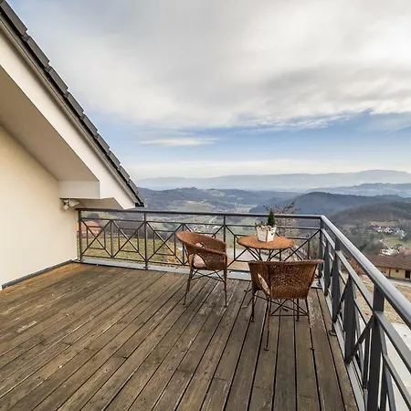 بيت للعطل Zupan With Hot Tub *