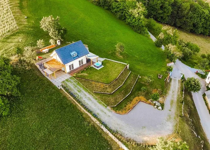 Zupan With Hot Tub Hébergement de vacances *