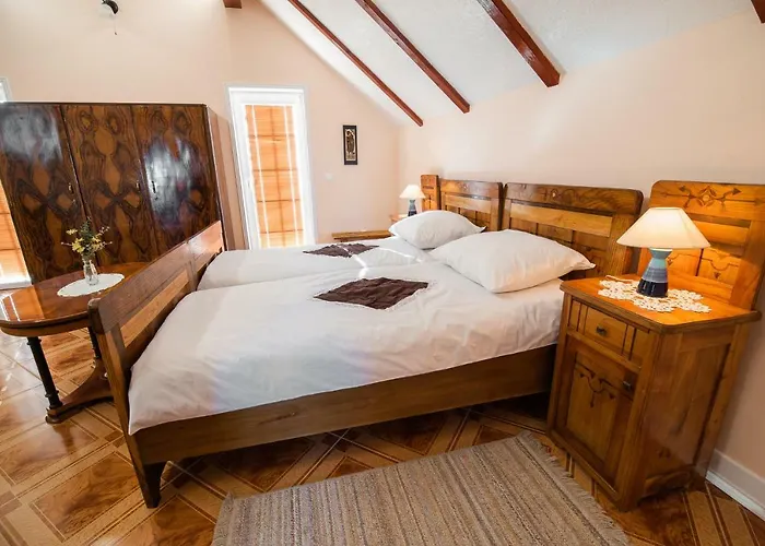 Zupan With Hot Tub Hébergement de vacances