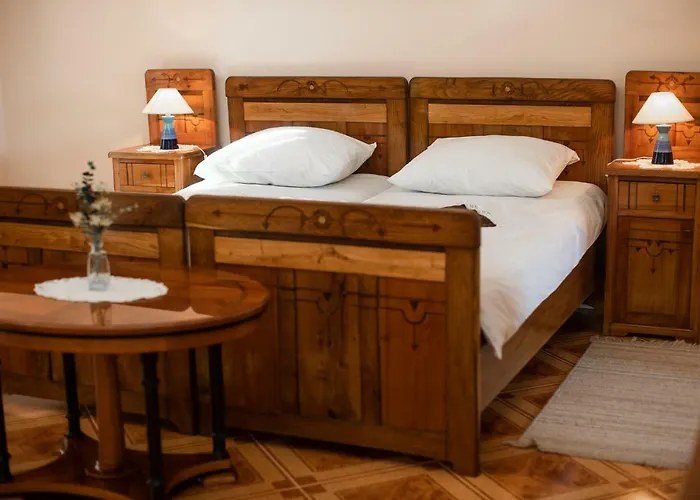 Zupan With Hot Tub Hébergement de vacances